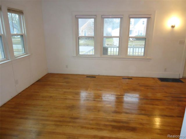 2274 N Carolina Street, Saginaw, MI 48602