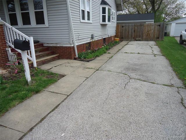 2274 N Carolina Street, Saginaw, MI 48602