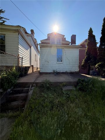 103 Romeyn St, Knoxville, PA 15210