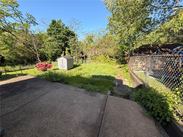103 Romeyn St, Knoxville, PA 15210