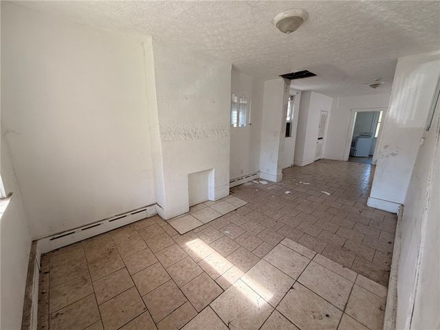 103 Romeyn St, Knoxville, PA 15210