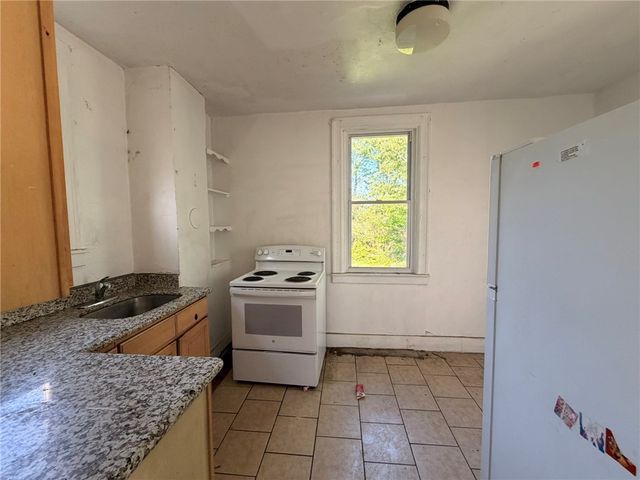 103 Romeyn St, Knoxville, PA 15210