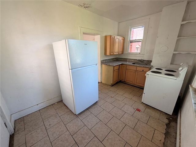 103 Romeyn St, Knoxville, PA 15210