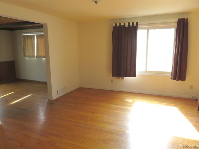 3804 Elmhurst Avenue, Royal Oak, MI 48073