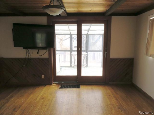 3804 Elmhurst Avenue, Royal Oak, MI 48073