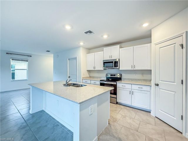 12093 Monterey Pine LN, Fort Myers, FL 33966