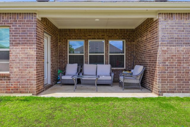 9800 Quail Pointe Road, Aubrey, TX 76227
