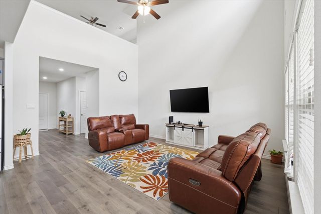 9800 Quail Pointe Road, Aubrey, TX 76227