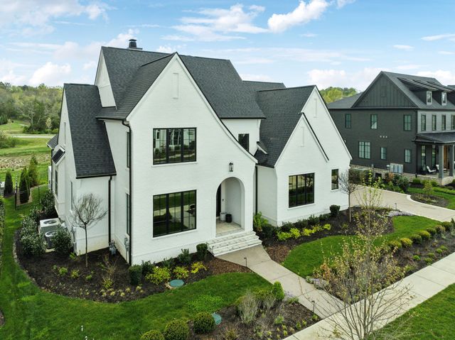 8832 Edgecomb Dr, College Grove, TN 37046