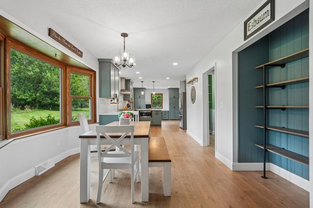 4200 Tanglewood Road, Bettendorf, IA 52722