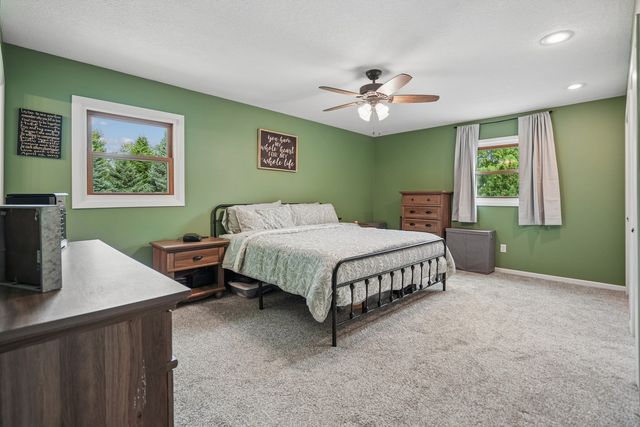 4200 Tanglewood Road, Bettendorf, IA 52722