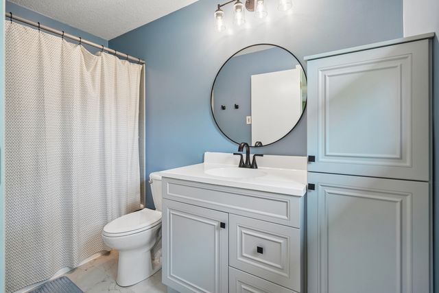4200 Tanglewood Road, Bettendorf, IA 52722