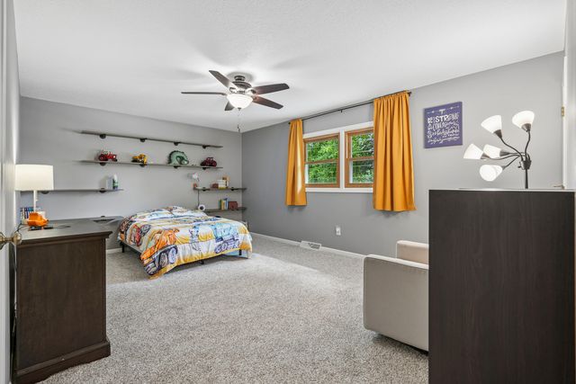 4200 Tanglewood Road, Bettendorf, IA 52722