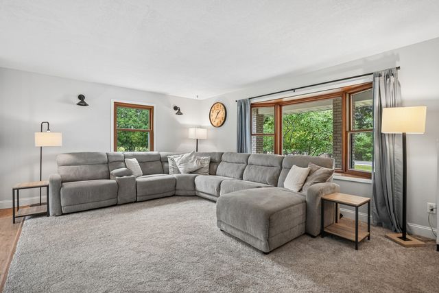 4200 Tanglewood Road, Bettendorf, IA 52722