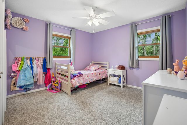4200 Tanglewood Road, Bettendorf, IA 52722