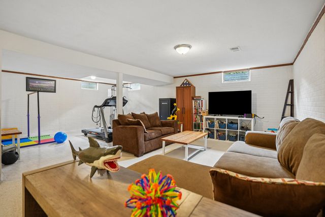 4200 Tanglewood Road, Bettendorf, IA 52722