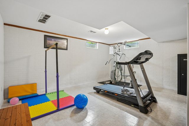 4200 Tanglewood Road, Bettendorf, IA 52722