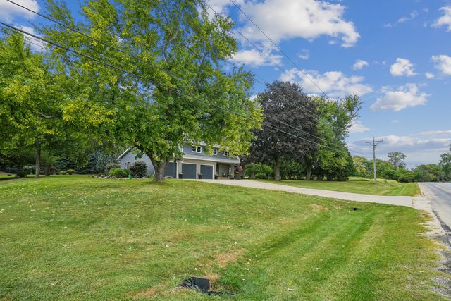 4200 Tanglewood Road, Bettendorf, IA 52722
