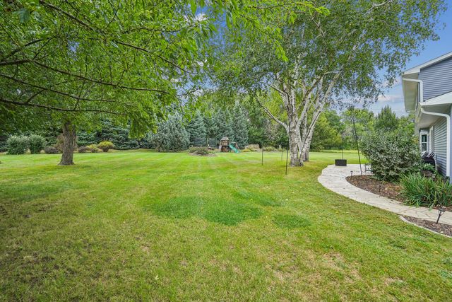 4200 Tanglewood Road, Bettendorf, IA 52722