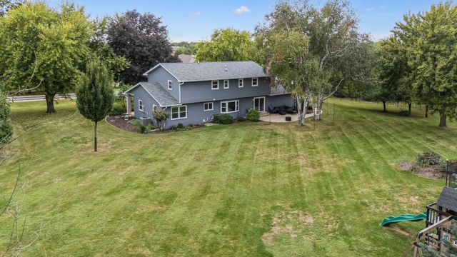 4200 Tanglewood Road, Bettendorf, IA 52722