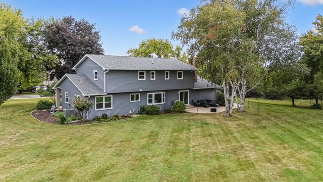 4200 Tanglewood Road, Bettendorf, IA 52722