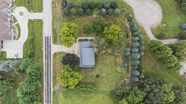 4200 Tanglewood Road, Bettendorf, IA 52722
