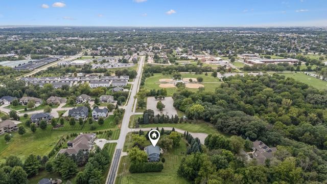 4200 Tanglewood Road, Bettendorf, IA 52722