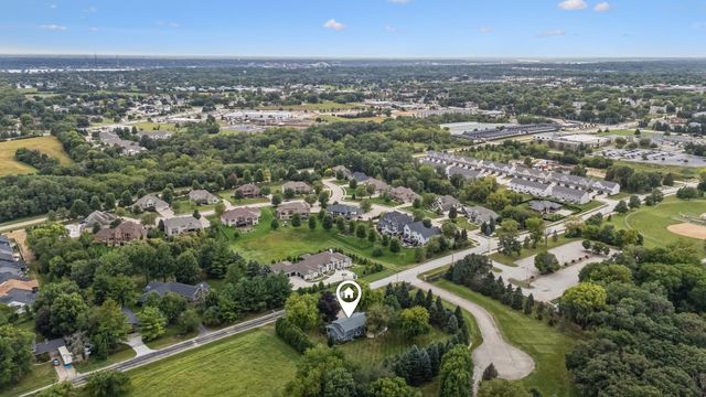 4200 Tanglewood Road, Bettendorf, IA 52722