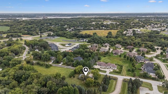 4200 Tanglewood Road, Bettendorf, IA 52722