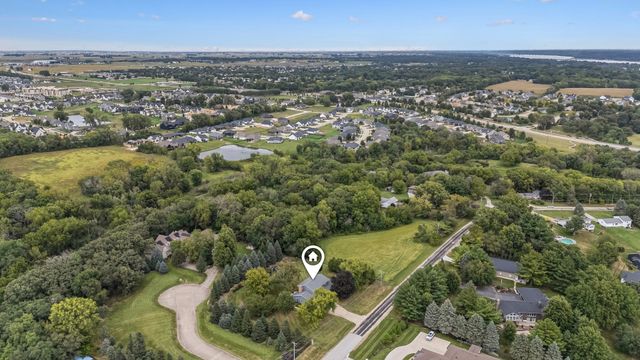 4200 Tanglewood Road, Bettendorf, IA 52722