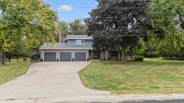 4200 Tanglewood Road, Bettendorf, IA 52722