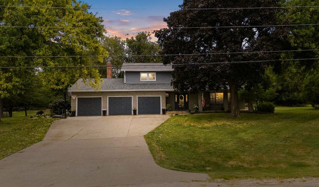 4200 Tanglewood Road, Bettendorf, IA 52722