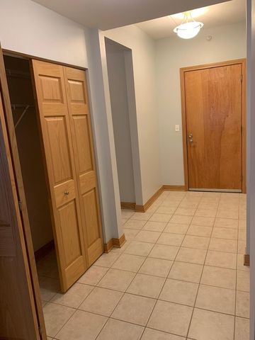 101 Pointe Drive 102, Northbrook, IL 60062