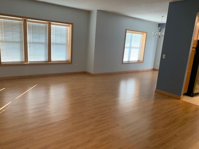 101 Pointe Drive 102, Northbrook, IL 60062