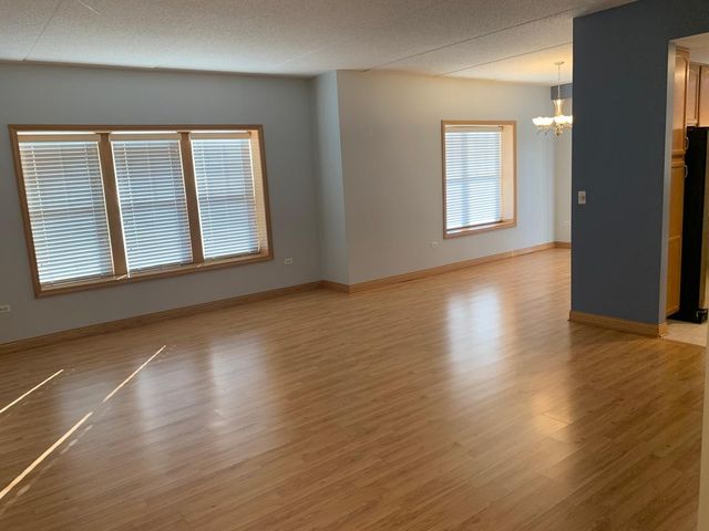 101 Pointe Drive 102, Northbrook, IL 60062