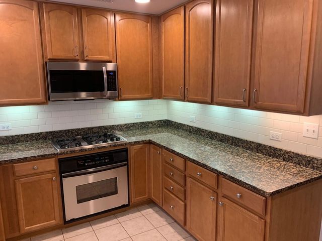 101 Pointe Drive 102, Northbrook, IL 60062