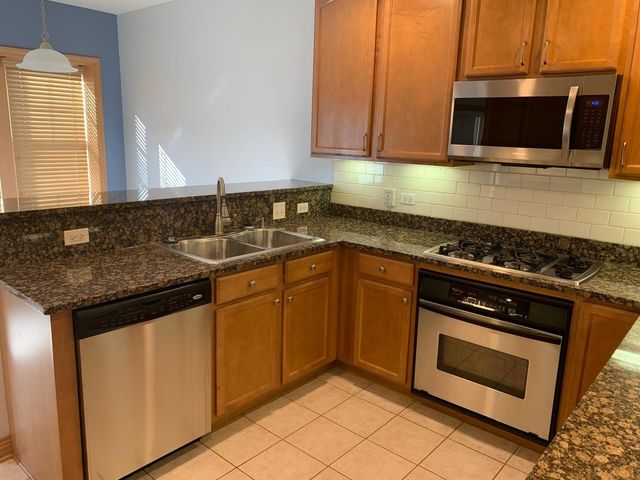 101 Pointe Drive 102, Northbrook, IL 60062