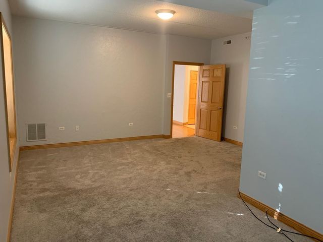 101 Pointe Drive 102, Northbrook, IL 60062