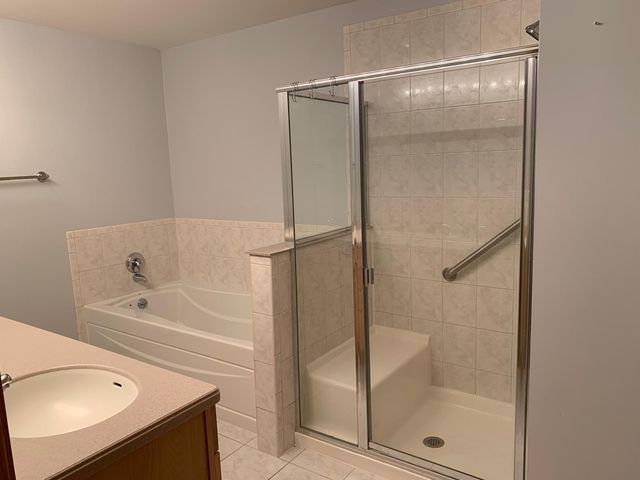 101 Pointe Drive 102, Northbrook, IL 60062