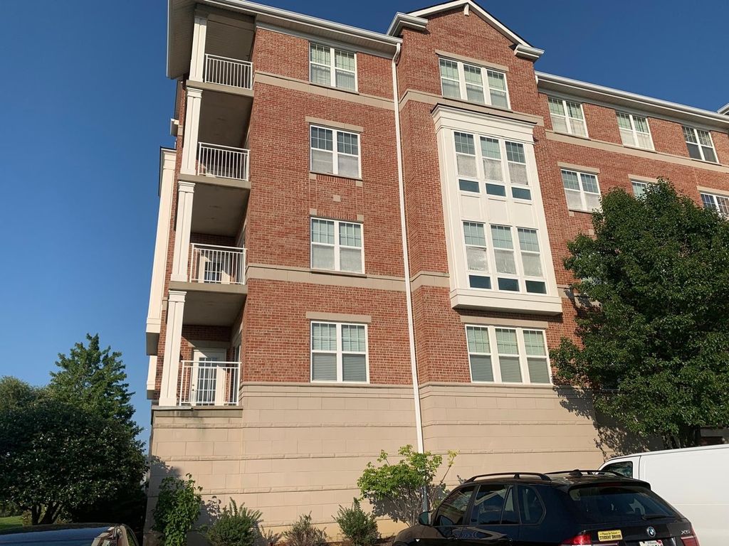 101 Pointe Drive 102, Northbrook, IL 60062