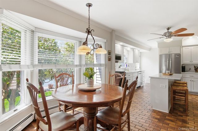 28 King Arthurs Court, Saint James, NY 11780