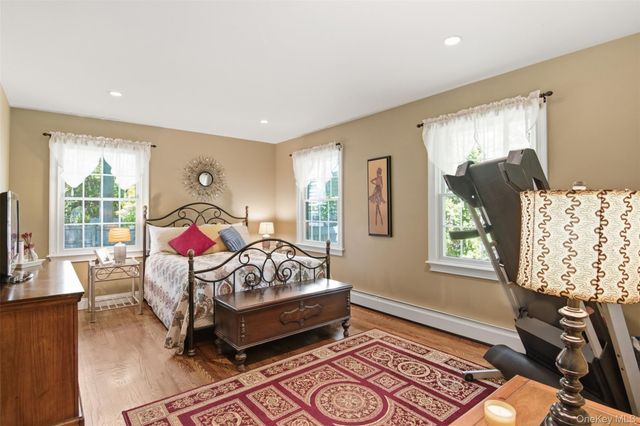 28 King Arthurs Court, Saint James, NY 11780