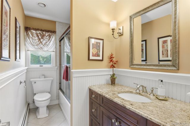 28 King Arthurs Court, Saint James, NY 11780