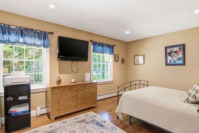 28 King Arthurs Court, Saint James, NY 11780