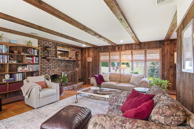 28 King Arthurs Court, Saint James, NY 11780