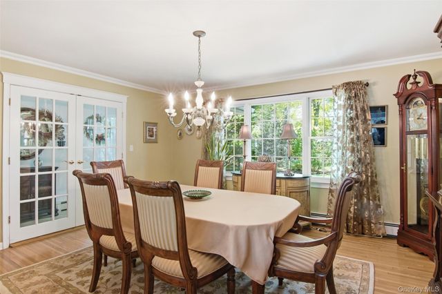 28 King Arthurs Court, Saint James, NY 11780