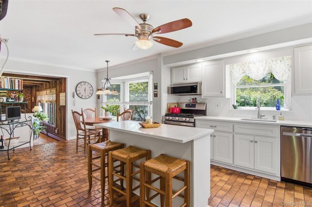 28 King Arthurs Court, Saint James, NY 11780