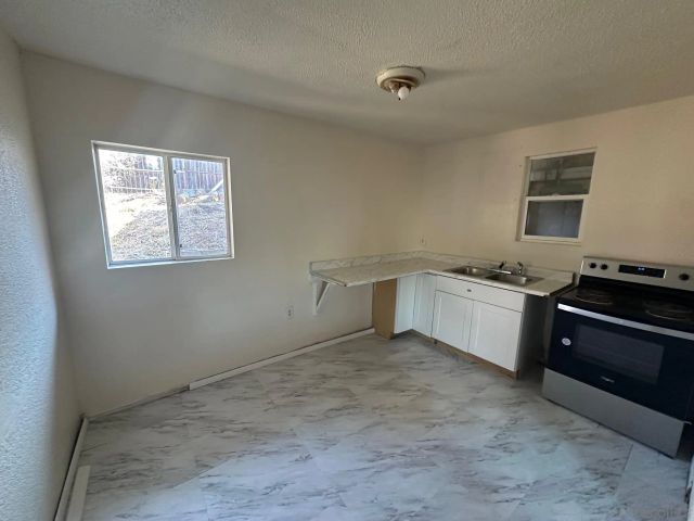 223 S Stagecoach Lane, Fallbrook, CA 92028