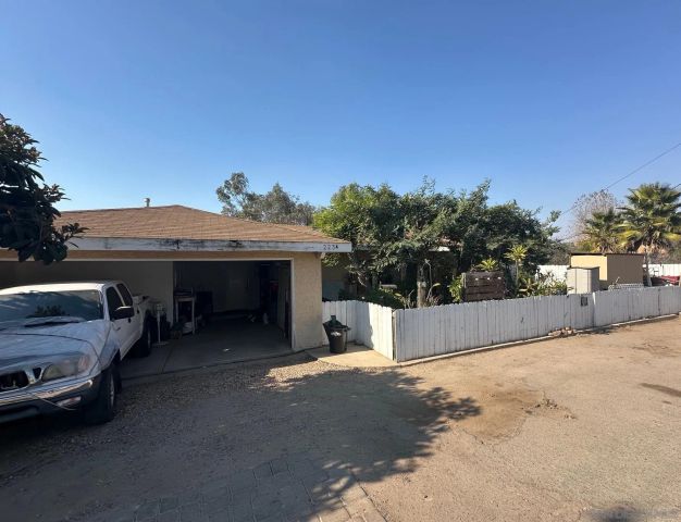 223 S Stagecoach Lane, Fallbrook, CA 92028