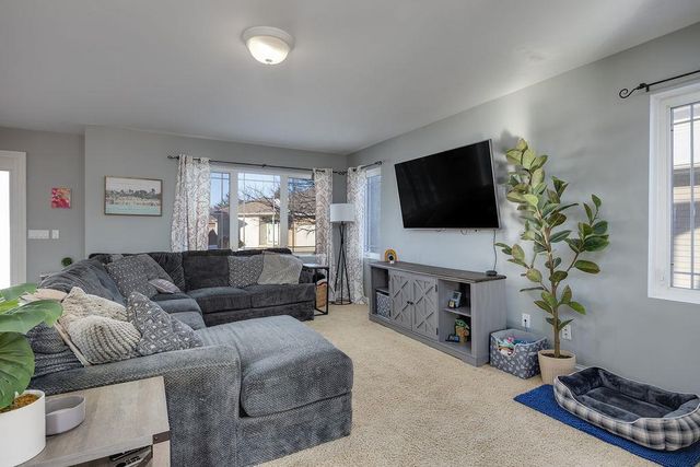 558 Lexington Drive, Oregon, WI 53575